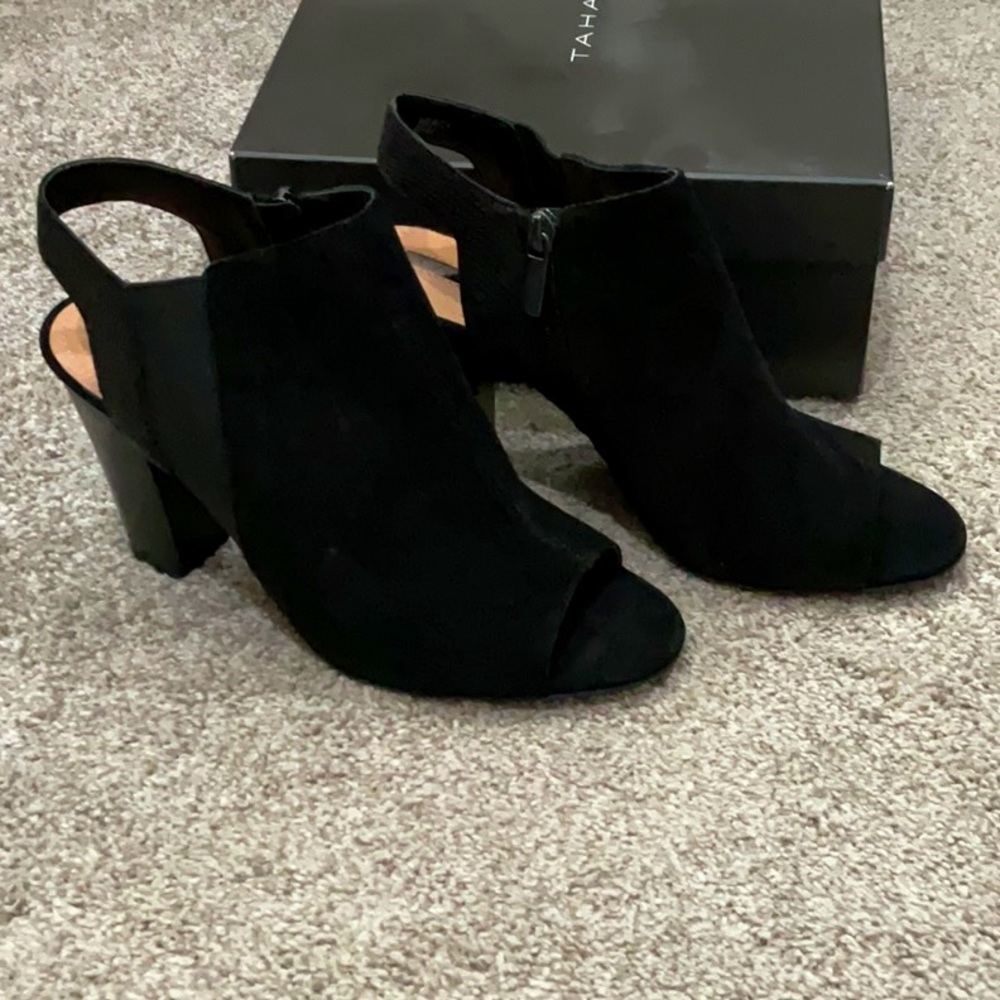 NIB Tahari black suede open toe